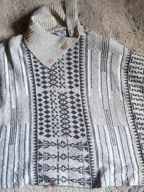 Women's Shawl-Collar Patterned Poncho Sweater - Cream & Charcoal